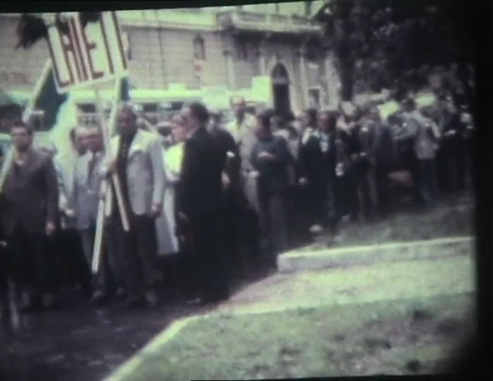 Il corteo e gli striscioni nelle strade di Roma, dal filmato del 1978